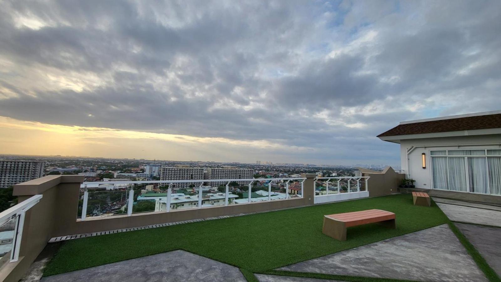 The Atherton- Spacious Modern Condo Unit In Paranaque Near The Airport, Makati, Bgc And Highways Paranaque City Екстер'єр фото
